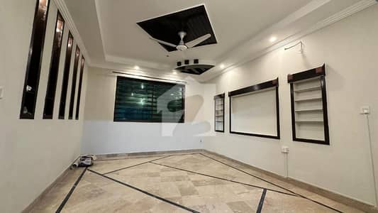 پاکستان ٹاؤن - فیز 1 پاکستان ٹاؤن,اسلام آباد میں 5 کمروں کا 6 مرلہ مکان 2.6 کروڑ میں برائے فروخت۔ پاکستان ٹاؤن - فیز 1 پاکستان ٹاؤن,اسلام آباد میں 5 کمروں کا 6 مرلہ مکان 2.6 کروڑ میں برائے فروخت۔