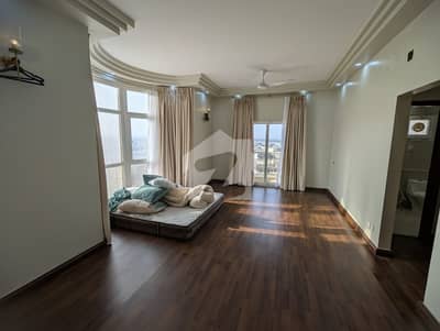 Prime Location Creek Vista 3760 Square Feet Flat Up For rent
