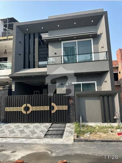 ڈی سی کالونی گوجرانوالہ میں 4 کمروں کا 5 مرلہ مکان 2.8 کروڑ میں برائے فروخت۔