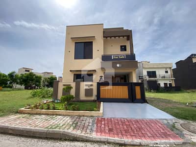 بحریہ ٹاؤن فیز 8 ۔ بلاک ایم بحریہ ٹاؤن فیز 8,بحریہ ٹاؤن راولپنڈی,راولپنڈی میں 3 کمروں کا 5 مرلہ مکان 2.55 کروڑ میں برائے فروخت۔