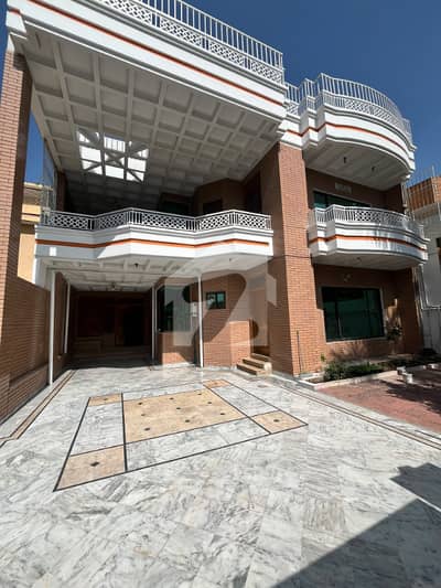 6 bedroom unfurnished full House available for rent in F11-2 6 bedroom unfurnished full House available for rent in F11-2