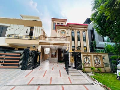 لیک سٹی رائیونڈ روڈ,لاہور میں 6 کمروں کا 10 مرلہ مکان 6.0 کروڑ میں برائے فروخت۔