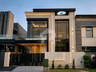 ائیر ایوینیو ۔ بلاک ایل ڈی ایچ اے فیز 8 سابقہ ایئر ایوینیو,ڈی ایچ اے فیز 8,ڈی ایچ اے ڈیفینس,لاہور میں 5 کمروں کا 10 مرلہ مکان 3.0 لاکھ میں کرایہ پر دستیاب ہے۔