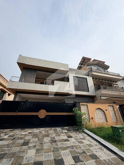10 Marla Luxury House Available For Rent G 13/3