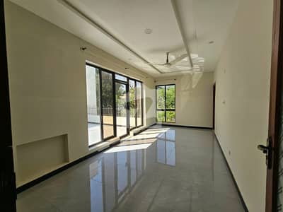 SEPERATE GATE UPPER PORTION WITH GARDEN FOR RENT