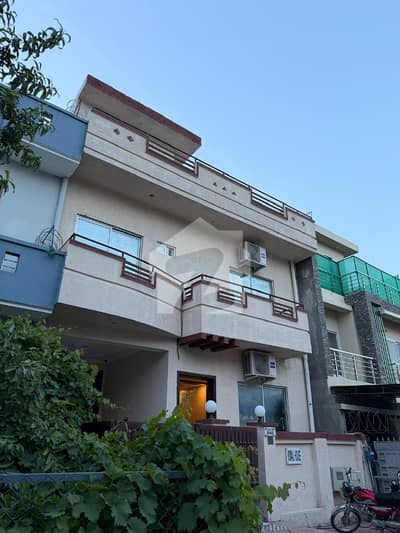 beautiful location brand new house