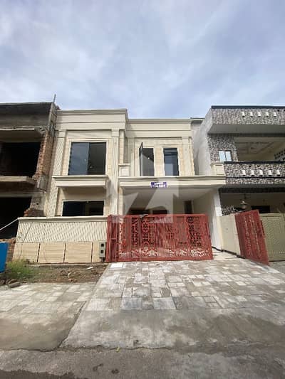 جناح گارڈنز ایف ای سی ایچ ایس,اسلام آباد میں 5 کمروں کا 8 مرلہ مکان 4.1 کروڑ میں برائے فروخت۔
