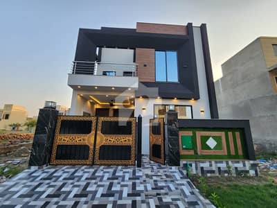 بحریہ نشیمن لاہور میں 3 کمروں کا 5 مرلہ مکان 1.65 کروڑ میں برائے فروخت۔ بحریہ نشیمن لاہور میں 3 کمروں کا 5 مرلہ مکان 1.65 کروڑ میں برائے فروخت۔