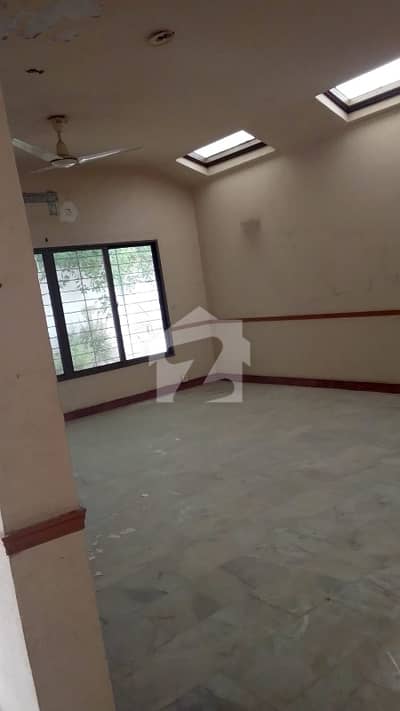 DHA Phase-5 Beautiful Location In 27th. Street Between Shamsheer And Mujhahid