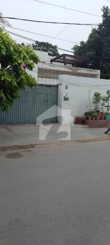 DHA Phase-5 Beautiful Location In 27th. Street Between Shamsheer And Mujhahid