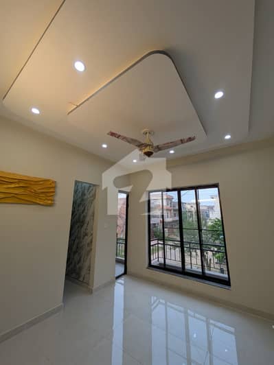 1 KANAL UPPER PORTION PUNJAB SOCIETY PH 2 COLLEGE ROAD LAHORE BIJLI PANI AVAILABLE READY TO POSSESSION ALL FACILITY AVAILABLE USE FOR FAMILY BRAND NEW TYPR HOUSE FOR RENT