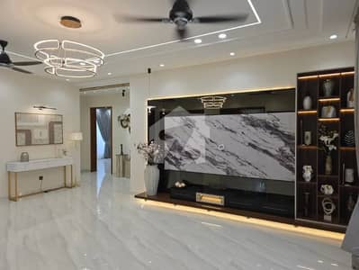 1 Kanal House Available For Rent