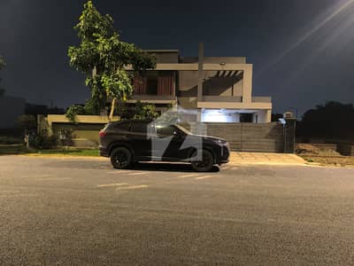 01-Kanal Ultra Modern Owner Build House Available For Sale