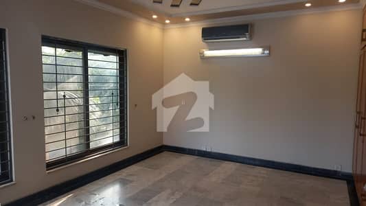 ڈی ایچ اے فیز 5 ڈی ایچ اے ڈیفینس,لاہور میں 5 کمروں کا 1 کنال مکان 10.5 کروڑ میں برائے فروخت۔