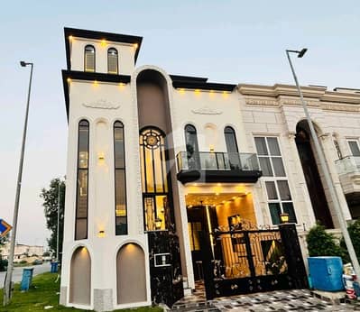سٹی ہاؤسنگ سوسائٹی گوجرانوالہ میں 4 کمروں کا 5 مرلہ مکان 2.65 کروڑ میں برائے فروخت۔