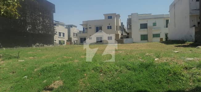 7 MARLA BOULEVARD PLOT 0N TOP LOCATION IN ABUBAKAR BLOCK