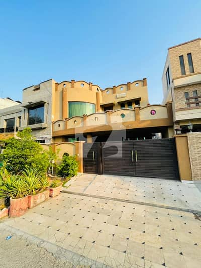 بحریہ ٹاؤن عمر بلاک بحریہ ٹاؤن سیکٹر B,بحریہ ٹاؤن,لاہور میں 4 کمروں کا 8 مرلہ مکان 2.8 کروڑ میں برائے فروخت۔ بحریہ ٹاؤن عمر بلاک بحریہ ٹاؤن سیکٹر B,بحریہ ٹاؤن,لاہور میں 4 کمروں کا 8 مرلہ مکان 2.8 کروڑ میں برائے فروخت۔