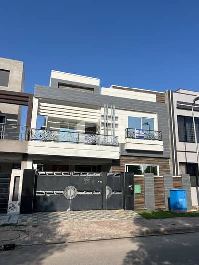 8 MARLA BRAND NEW HOUSE FOR SALE