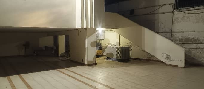 WELL MAINTAINED BANGLOW BASEMENT G+1 WITH HUGE PARKING AND GARDEN