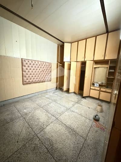 5 Marla Ground Portion For Rent ( Makkah Colony )