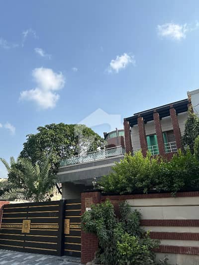 جوہر ٹاؤن فیز 1 - بلاک ایف2 جوہر ٹاؤن فیز 1,جوہر ٹاؤن,لاہور میں 5 کمروں کا 14 مرلہ مکان 5.5 کروڑ میں برائے فروخت۔