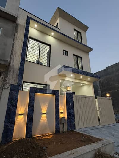 5 Marla Owner Build House for Sale ! With Premium Accessories.