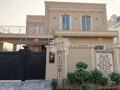 ڈی ایچ اے فیز 8 ڈی ایچ اے ڈیفینس,لاہور میں 3 کمروں کا 1 کنال زیریں پورشن 2.1 لاکھ میں کرایہ پر دستیاب ہے۔