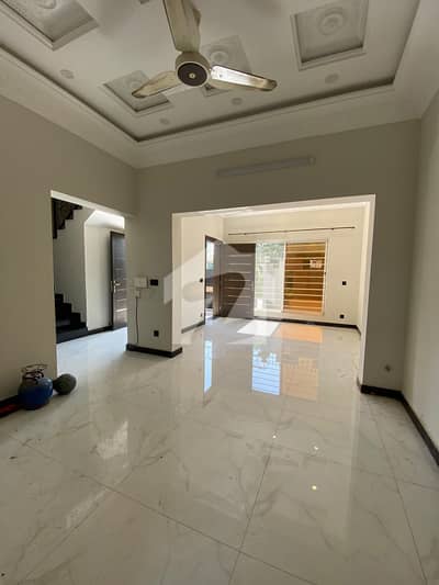 D-12 4Marla House For Rent 3bed With Washroom Drawing Dining Lounge Kichen Servant Room Parking No Gas Installed D-12 4Marla House For Rent 3bed With Washroom Drawing Dining Lounge Kichen Servant Room Parking No Gas Installed