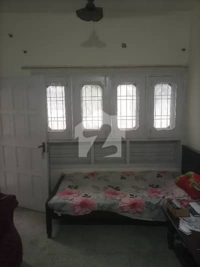 BIG ROOM AT GROUND WITH BATHROOM FOR SMALL FAMILY