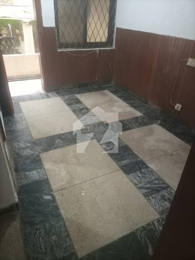 GROUND BIG ROOM FOR SMALL FAMILY MAY BE FOR LADIES