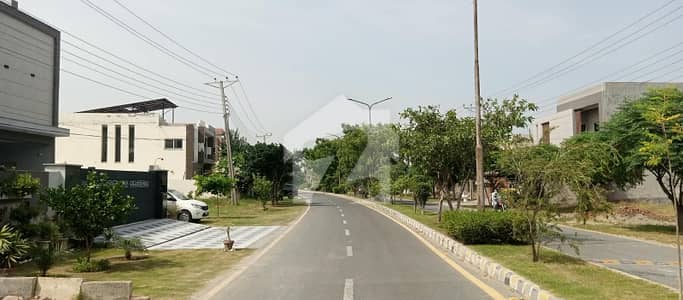 بیکن ہاؤس سوسائٹی لاہور میں 1 کنال رہائشی پلاٹ 2.6 کروڑ میں برائے فروخت۔