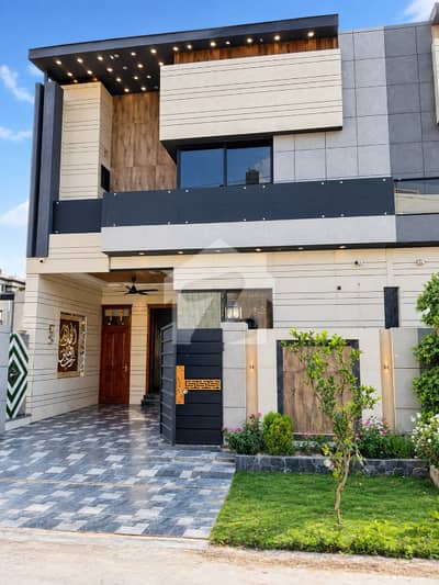 5 Marla Brand New Modern Design Lavish House For Sale In Park View City Lahore | For Discounted Price And Original Pictures Download The App "Signature Lands".