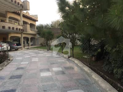 PARK ROAD ABASYEN UNIVERSITY 6 BED FARMHOUSE DOUBLE STORY 2 KANAL. 4 LAC