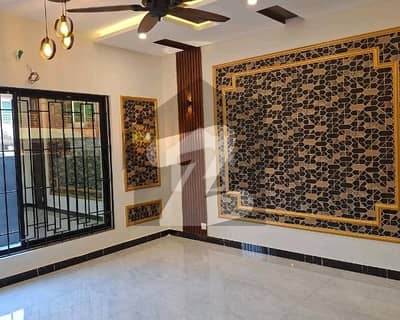 10 Marla Brand New House For Sale