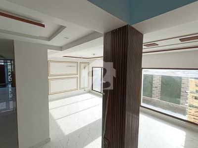 1000sq yd Luxury Villa with Designer Kitchen, Washroom and Elevation. Ready to Move