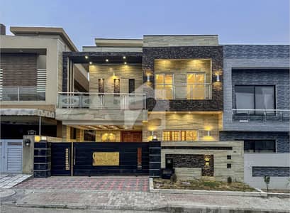 بحریہ ٹاؤن فیز 5 بحریہ ٹاؤن راولپنڈی,راولپنڈی میں 5 کمروں کا 10 مرلہ مکان 4.3 کروڑ میں برائے فروخت۔