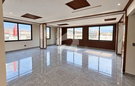 Reasonable 2000 SQFT Floor is for RENT