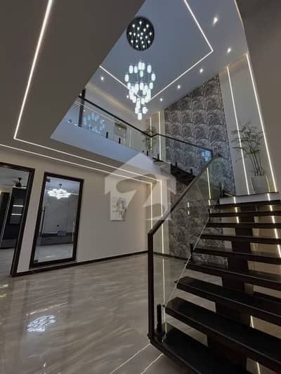 ای ایم ای سوسائٹی لاہور میں 2 کمروں کا 1 کنال زیریں پورشن 1.4 لاکھ میں کرایہ پر دستیاب ہے۔