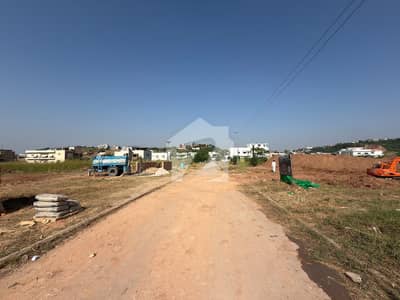 DHA Phase 5 B Sector Street 29 | Solid Land | Prime Location | Ideal for Living | East south open