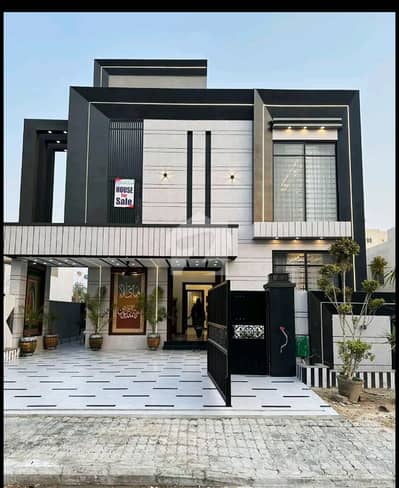 10 MARLA HOUSE ON IDEAL LOCATION AND WITH SOLID CONSTRUCTION AVAILABLE FOR SALE