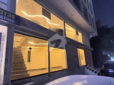 Bahadurabad Shop For rent Sized 3000 Square Feet