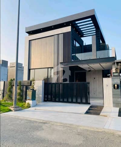 بحریہ ٹاؤن سیکٹر ای بحریہ ٹاؤن,لاہور میں 5 کمروں کا 10 مرلہ مکان 3.6 کروڑ میں برائے فروخت۔