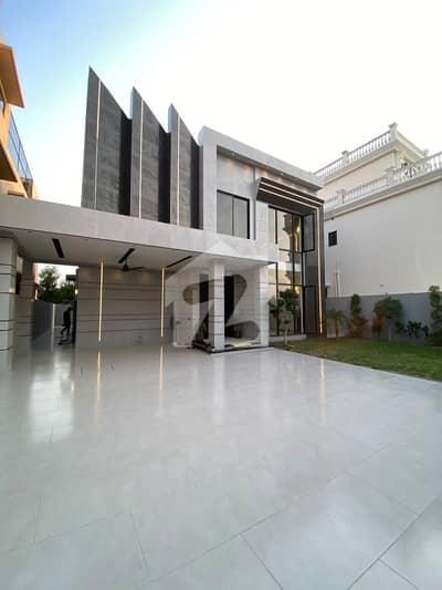 DHA PHASE 7 SLIGHTLY USED  1 KANAL BEAUTIFUL HOUSE PRIME LOCATION