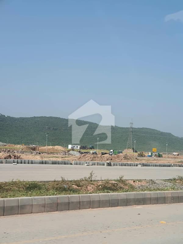 مارگلہ انکلیو مارگلہ ایونیو,اسلام آباد میں 1 کنال رہائشی پلاٹ 6.5 کروڑ میں برائے فروخت۔ مارگلہ انکلیو مارگلہ ایونیو,اسلام آباد میں 1 کنال رہائشی پلاٹ 6.5 کروڑ میں برائے فروخت۔