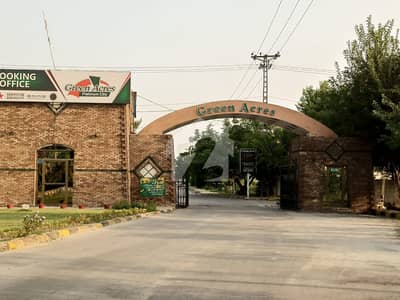 گرین ایکڑز ٹاؤن مردان میں 1 کنال رہائشی پلاٹ 3.5 کروڑ میں برائے فروخت۔