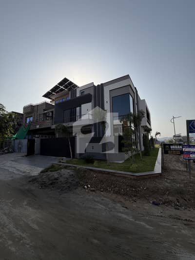 MODERN 10 MARLA CORNER HOUSE | 3570 | B-17 BLOCK D