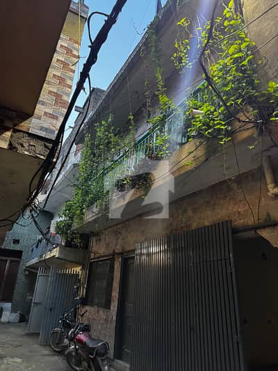 4 Marla House For Grabs In Satellite Town