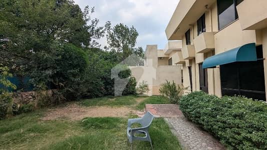 FOR SALE 2 Kanal Triple Storey 8-Beds Duplex House CDA Transfer F_7/4 FOR SALE 2 Kanal Triple Storey 8-Beds Duplex House CDA Transfer F_7/4