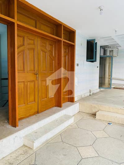2 KANAL DOUBLE STOREY INDEPENDENT HOUSE AVAILABLE FOR COMMERCIAL USE OFFICE, SCHOOL ETC