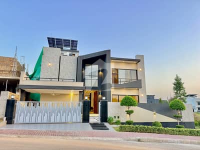 بحریہ ٹاؤن فیز 8 بحریہ ٹاؤن راولپنڈی,راولپنڈی میں 6 کمروں کا 1 کنال مکان 8.95 کروڑ میں برائے فروخت۔ بحریہ ٹاؤن فیز 8 بحریہ ٹاؤن راولپنڈی,راولپنڈی میں 6 کمروں کا 1 کنال مکان 8.95 کروڑ میں برائے فروخت۔